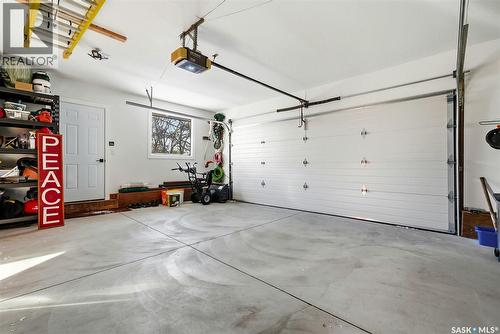2611 Grainger Place E, Regina, SK - Indoor Photo Showing Garage