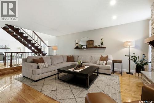 2611 Grainger Place E, Regina, SK - Indoor Photo Showing Living Room