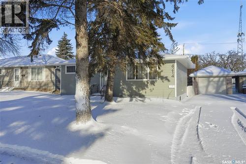 4214 Richmond Place, Regina, SK - Outdoor With Facade