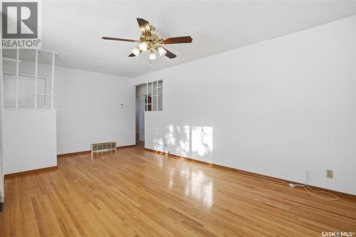 4214 Richmond Place, Regina, SK - Indoor Photo Showing Other Room