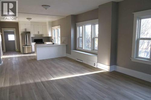 Nice Open Floor Plan - 407 4 Avenue, Gleichen, AB - Indoor Photo Showing Kitchen