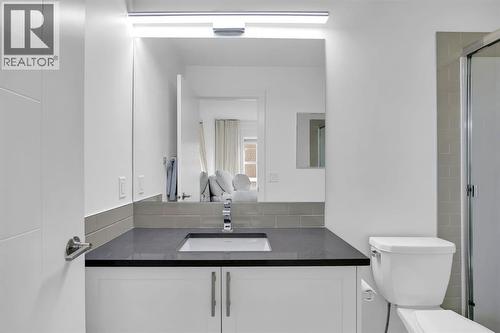 Ensuite in Primary Bedroom #1 - 623 Cranbrook Walk Se, Calgary, AB - Indoor Photo Showing Bathroom