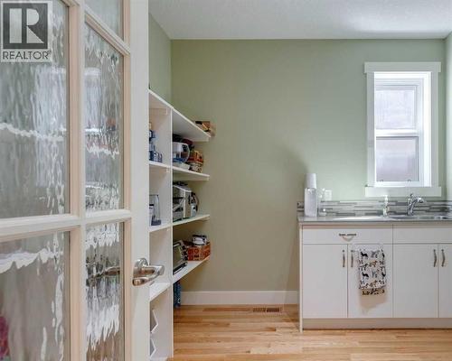 Walk in Pantry - 417 29 Avenue Nw, Calgary, AB - Indoor