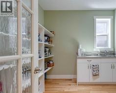 Walk in Pantry - 