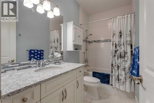 417 29 Avenue Nw, Calgary, AB - Indoor Photo Showing Bathroom