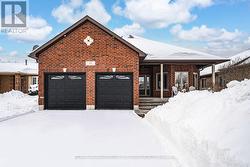 101 SELINE CRESCENT  Barrie, ON L4N 5V7