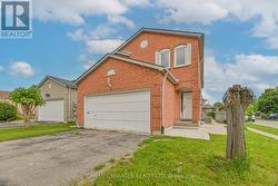 40 BLAIR CRESCENT  Barrie, ON L4M 5Y6