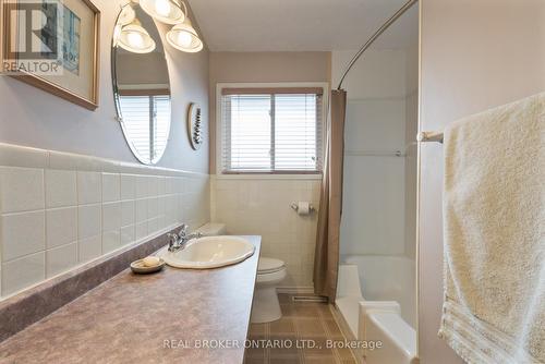 20 Cardinal Drive, Hamilton, ON - Indoor Photo Showing Bathroom