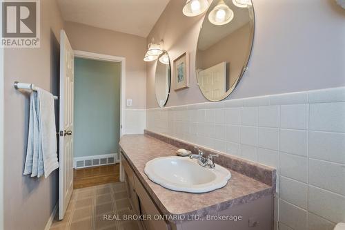 20 Cardinal Drive, Hamilton, ON - Indoor Photo Showing Bathroom