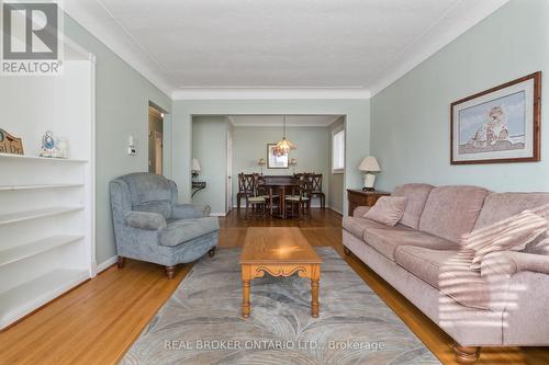 20 Cardinal Drive, Hamilton, ON - Indoor Photo Showing Living Room