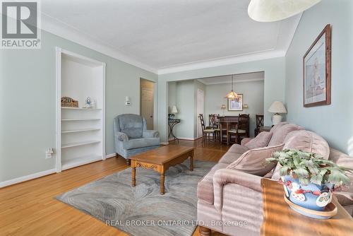 20 Cardinal Drive, Hamilton, ON - Indoor Photo Showing Living Room