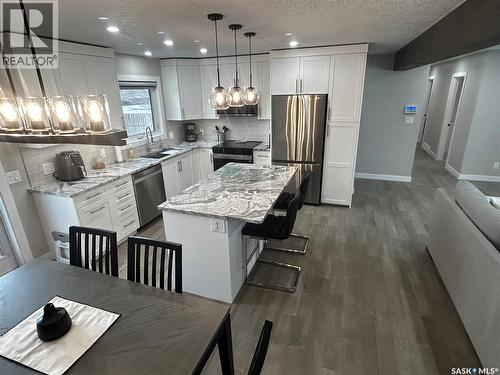 709 Jubilee Place, Estevan, SK - Indoor Photo Showing Kitchen With Double Sink With Upgraded Kitchen