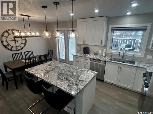 709 Jubilee Place, Estevan, SK - Indoor Photo Showing Kitchen With Upgraded Kitchen