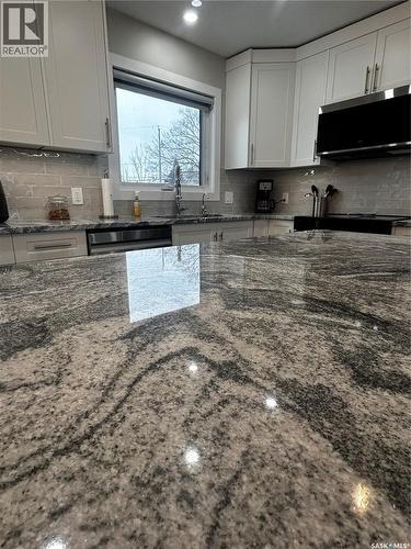 709 Jubilee Place, Estevan, SK - Indoor Photo Showing Kitchen