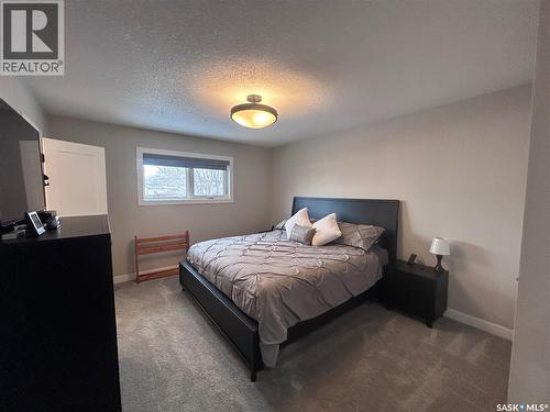 709 Jubilee Place, Estevan, SK - Indoor Photo Showing Bedroom