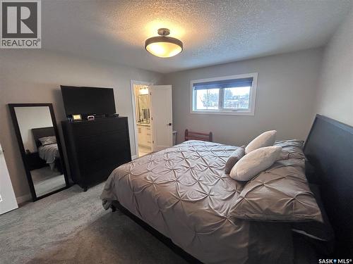 709 Jubilee Place, Estevan, SK - Indoor Photo Showing Bedroom