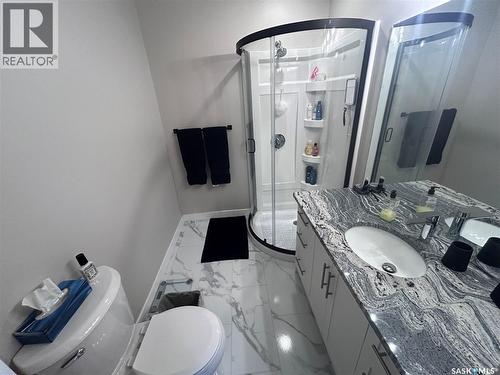 709 Jubilee Place, Estevan, SK - Indoor Photo Showing Bathroom