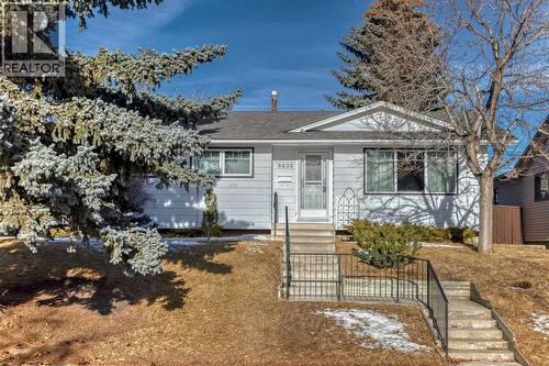 5232 44 Avenue NW  Calgary, AB T3A 0L8
