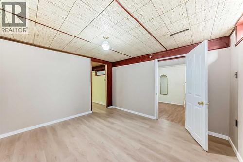 5232 44 Avenue Nw, Calgary, AB - Indoor Photo Showing Other Room