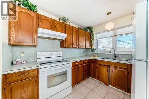5232 44 Avenue Nw, Calgary, AB - Indoor Photo Showing Kitchen With Double Sink