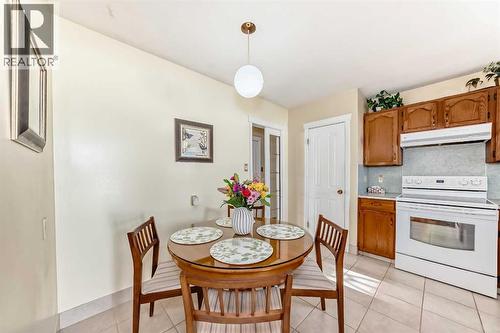 5232 44 Avenue Nw, Calgary, AB - Indoor Photo Showing Dining Room