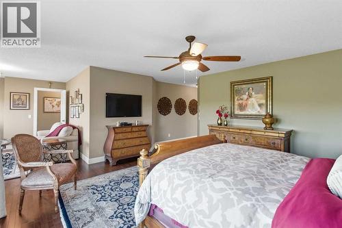 41 Evergreen Mount Sw, Calgary, AB - Indoor Photo Showing Bedroom