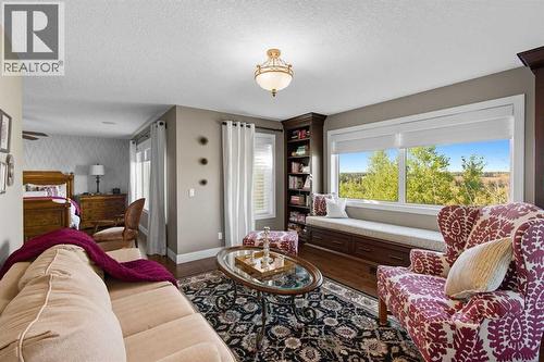41 Evergreen Mount Sw, Calgary, AB - Indoor Photo Showing Living Room