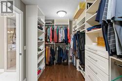 Walk-in Closet - 