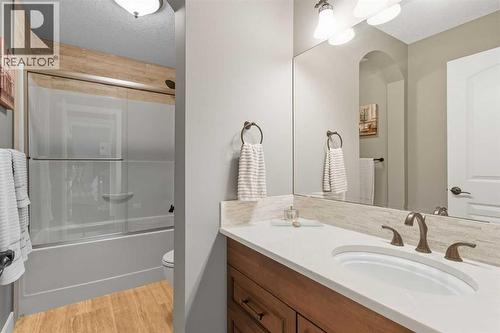 4pc upper - 41 Evergreen Mount Sw, Calgary, AB - Indoor Photo Showing Bathroom