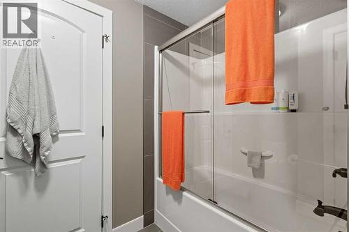 41 Evergreen Mount Sw, Calgary, AB - Indoor Photo Showing Bathroom