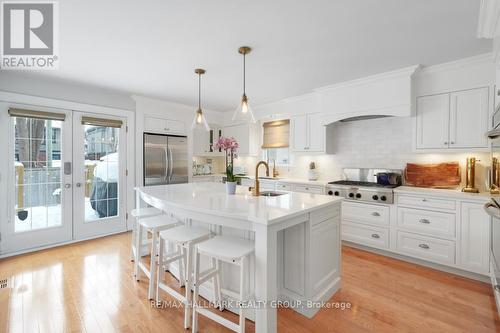 410 Mcleod Street, Ottawa, ON - Indoor Photo Showing Kitchen With Upgraded Kitchen