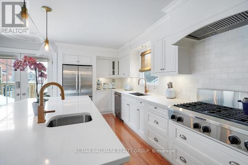 410 Mcleod Street, Ottawa, ON - Indoor Photo Showing Kitchen With Upgraded Kitchen