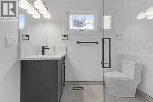 340 West Chestermere Drive, Chestermere, AB - Indoor Photo Showing Bathroom