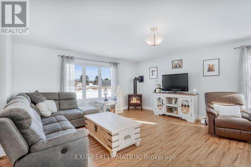 3100 Pattee Road E, Champlain, ON - Indoor Photo Showing Living Room