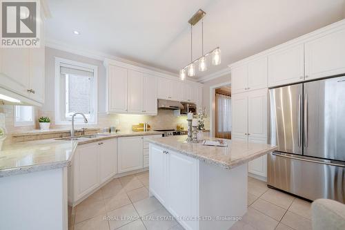 165 Alison Crescent, Oakville, ON - Indoor Photo Showing Kitchen With Stainless Steel Kitchen With Double Sink With Upgraded Kitchen