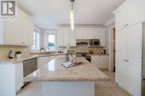 165 Alison Crescent, Oakville, ON - Indoor Photo Showing Kitchen With Upgraded Kitchen