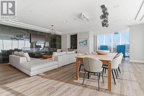 914 - 212 King William Street, Hamilton, ON - Indoor