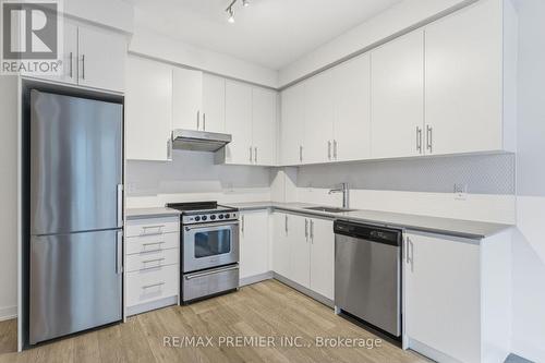 914 - 212 King William Street, Hamilton, ON - Indoor Photo Showing Kitchen