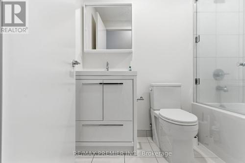 914 - 212 King William Street, Hamilton, ON - Indoor Photo Showing Bathroom