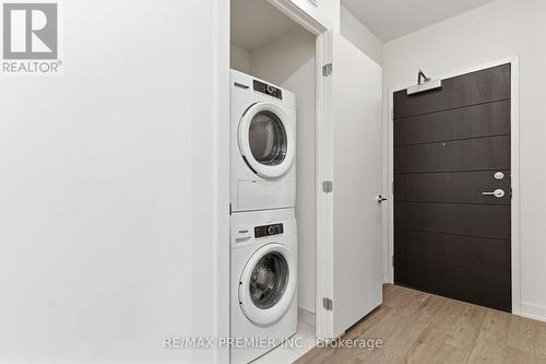 914 - 212 King William Street, Hamilton, ON - Indoor Photo Showing Laundry Room