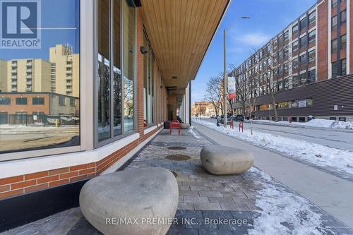 914 - 212 King William Street, Hamilton, ON - Outdoor