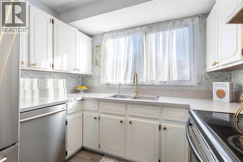 27 Deercrest Close Se, Calgary, AB - Indoor Photo Showing Kitchen With Double Sink