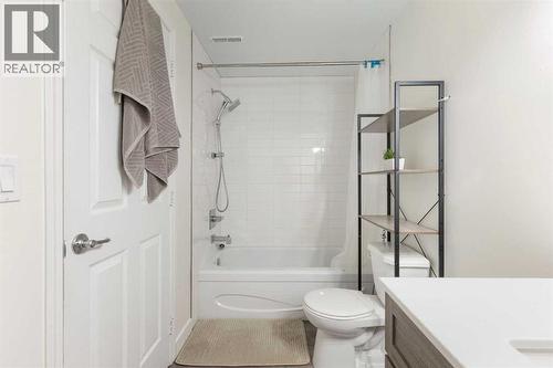 27 Deercrest Close Se, Calgary, AB - Indoor Photo Showing Bathroom