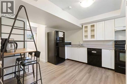 27 Deercrest Close Se, Calgary, AB - Indoor Photo Showing Kitchen
