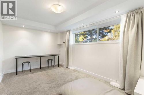 27 Deercrest Close Se, Calgary, AB - Indoor Photo Showing Other Room