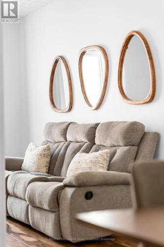 150 Arlington Avenue, Ottawa, ON - Indoor Photo Showing Living Room