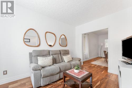 150 Arlington Avenue, Ottawa, ON - Indoor Photo Showing Living Room