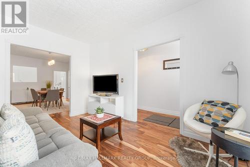150 Arlington Avenue, Ottawa, ON - Indoor Photo Showing Living Room