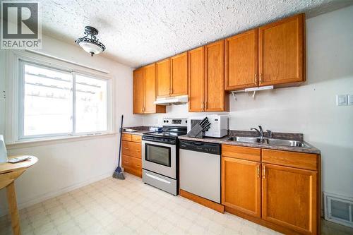 706 7 Avenue, Wainwright, AB - Indoor Photo Showing Kitchen With Double Sink