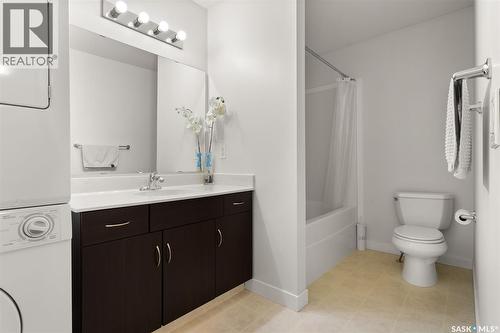 1980 Ottawa Street, Regina, SK - Indoor Photo Showing Bathroom